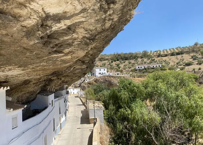 Casa entre Rocas Setenil