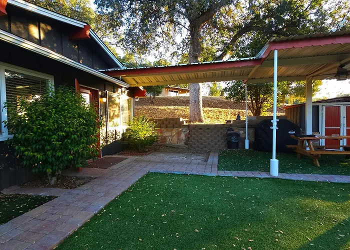 Yosemite Gateway Cottage - King Suite - Mountain Views