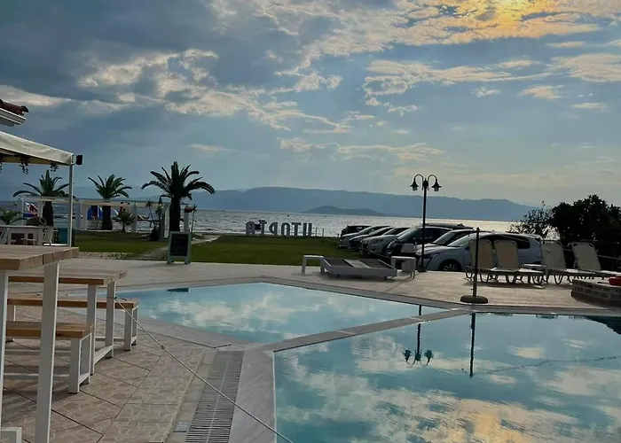 Umbrella Beach Apartments