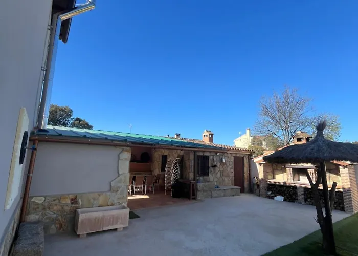 Villa con piscina: Casa Rural El Pinaron