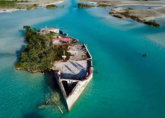 Lagoon Escape With Kayaks And Views