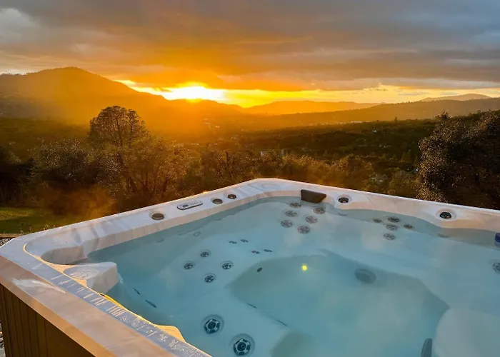 Relax Under The Stars, Best View In Town , Yosemite House With Firepit, Hot Tub, Game Room & Pool Table