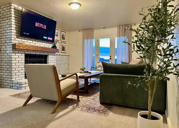 Relax Under The Stars, Best View In Town , Yosemite House With Firepit, Hot Tub, Game Room & Pool Table
