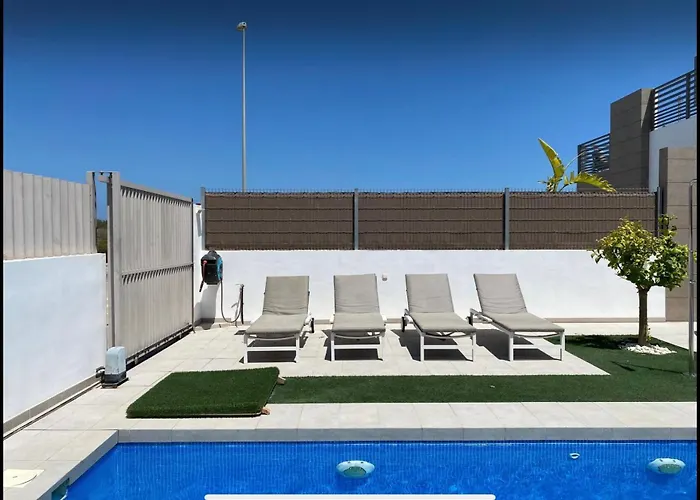 Sunny Villa